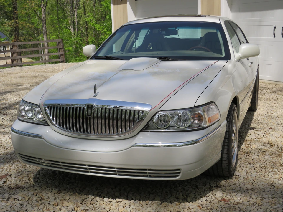 2006 Lincoln Town Car - Image 7 of 31