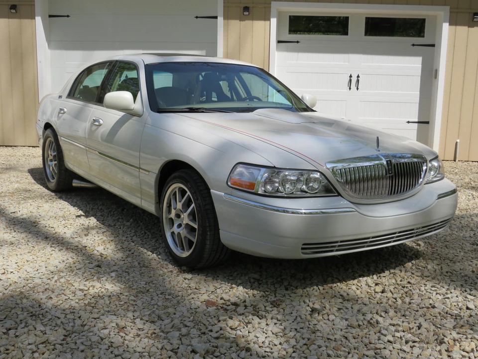 2006 Lincoln Town Car - Image 30 of 31