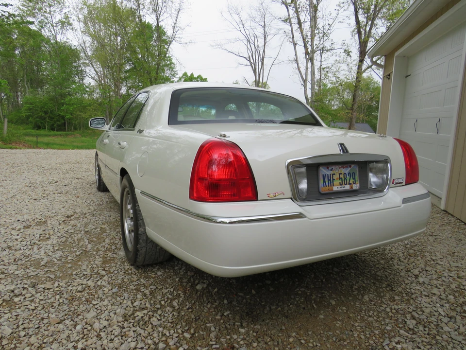 2006 Lincoln Town Car - Image 18 of 31