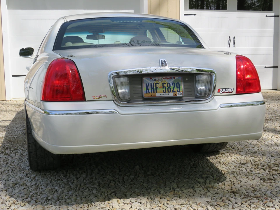 2006 Lincoln Town Car - Image 20 of 31