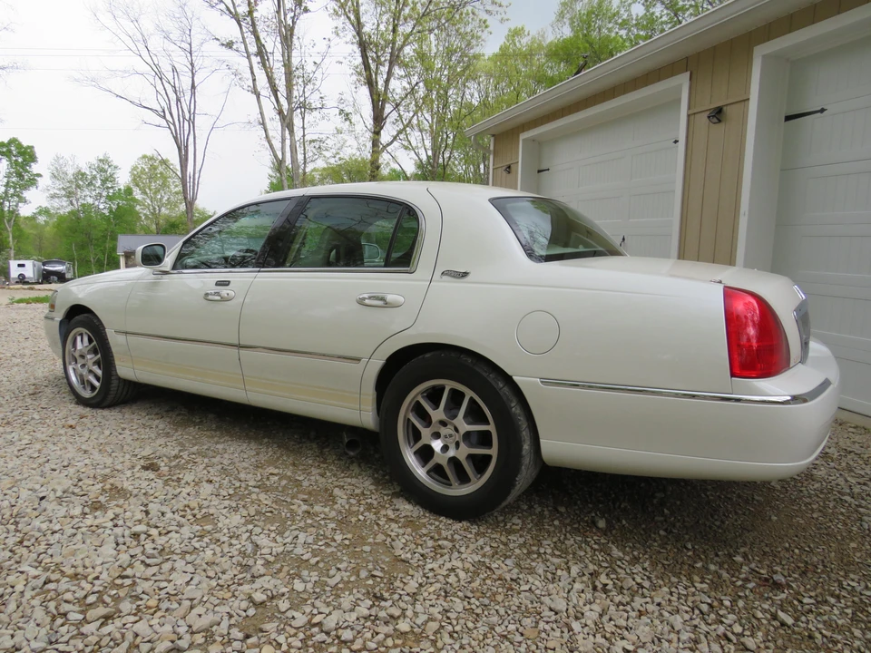 2006 Lincoln Town Car - Image 14 of 31