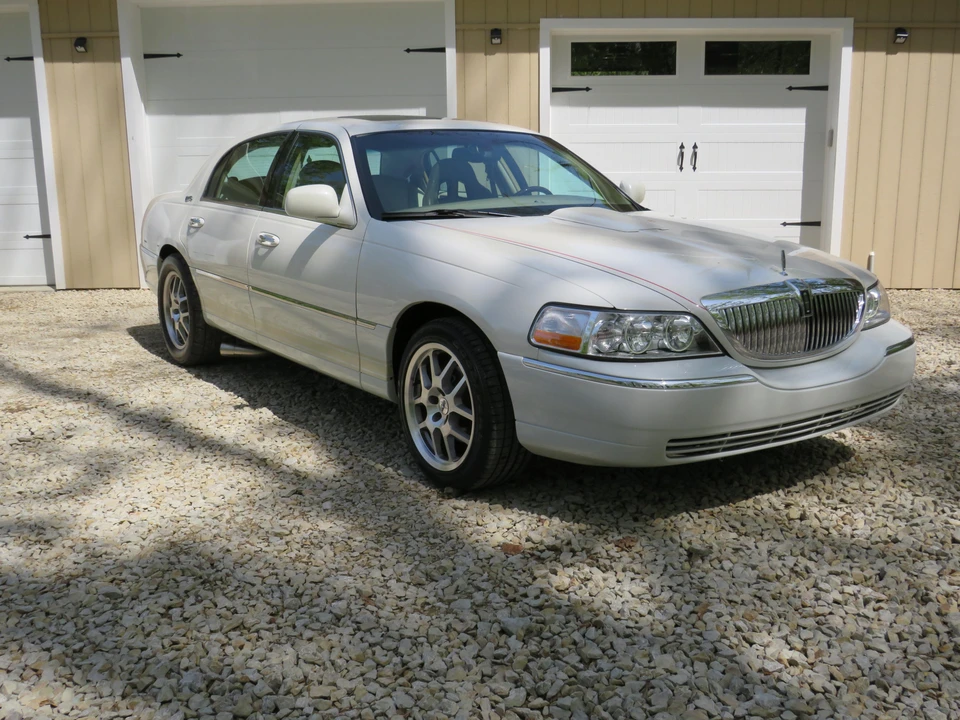2006 Lincoln Town Car - Image 29 of 31