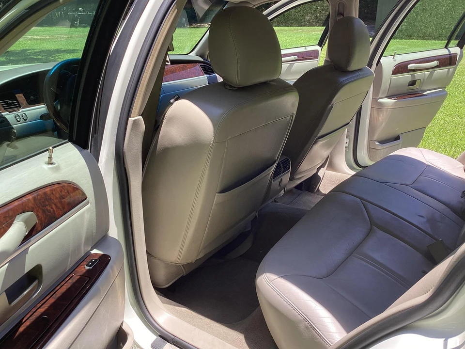 2006 Lincoln Town Car - Image 29 of 31