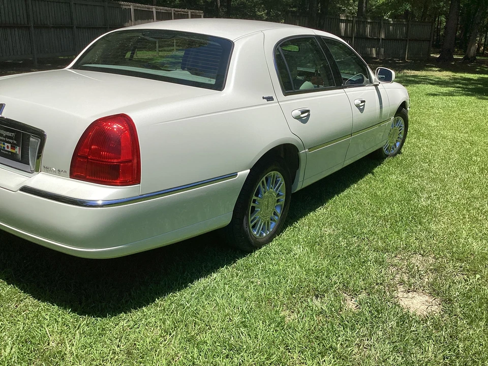 2006 Lincoln Town Car - Image 12 of 31