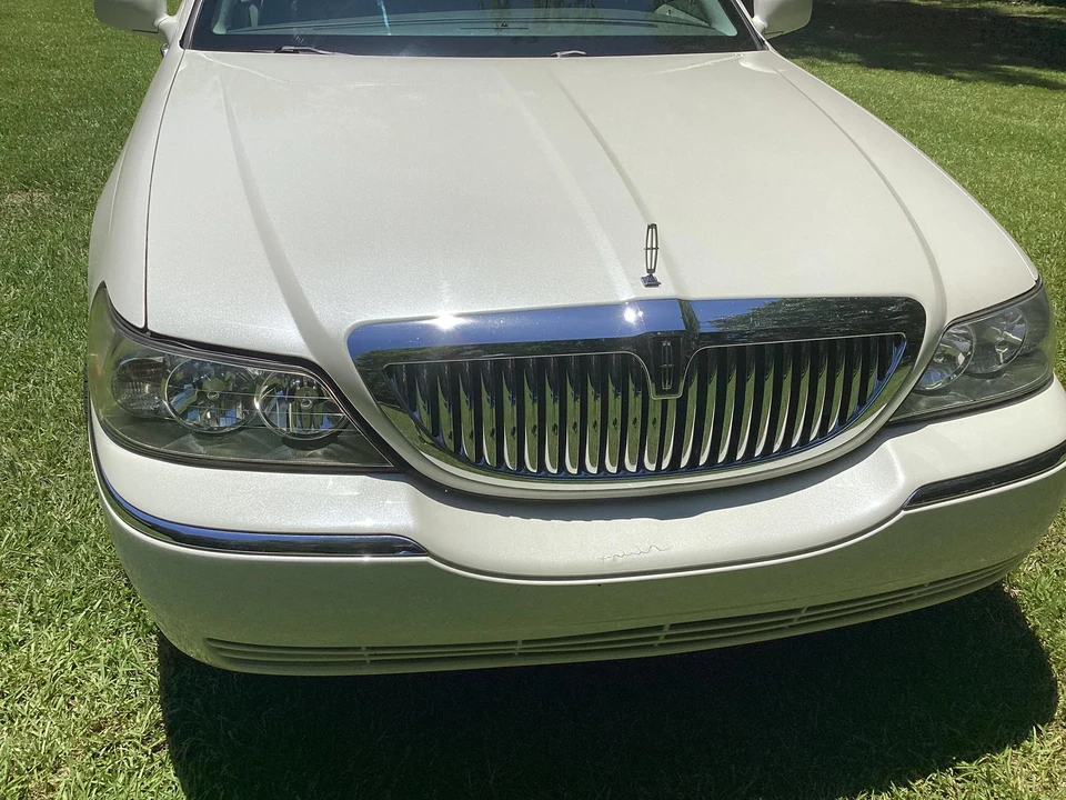 2006 Lincoln Town Car - Image 9 of 31