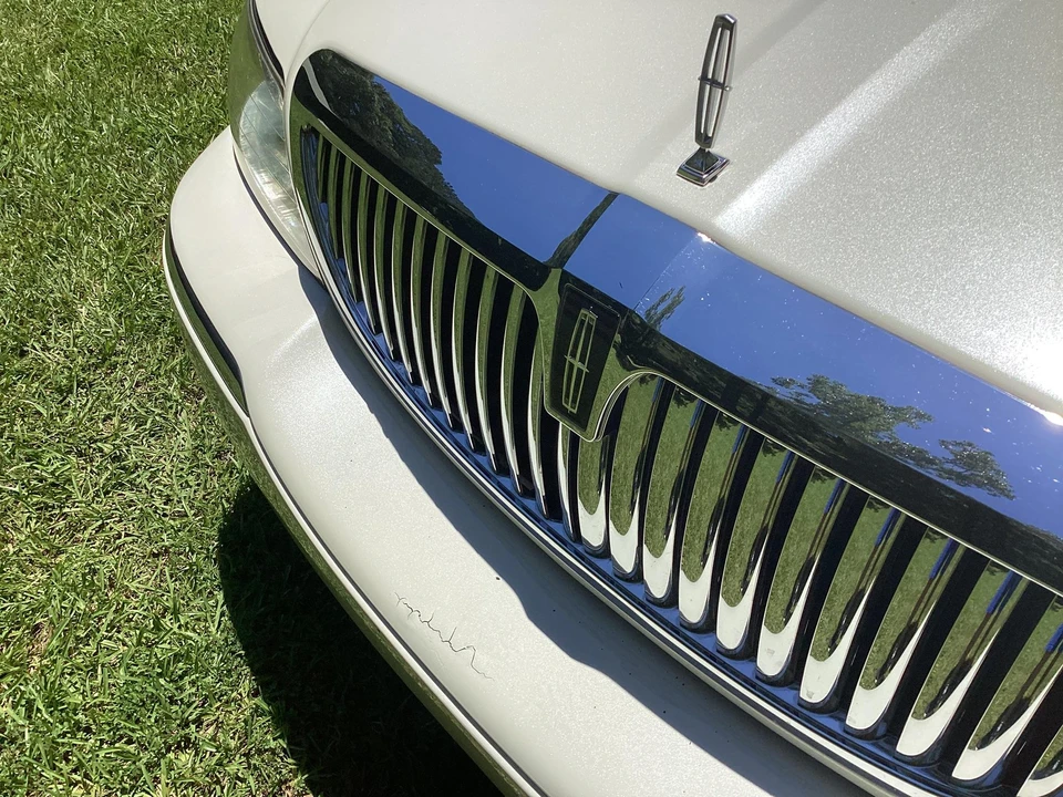 2006 Lincoln Town Car - Image 13 of 31