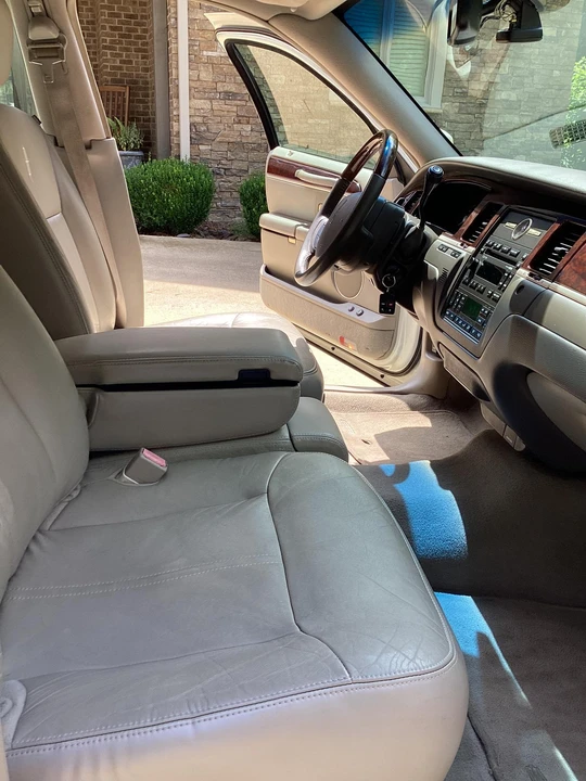 2006 Lincoln Town Car - Image 26 of 31