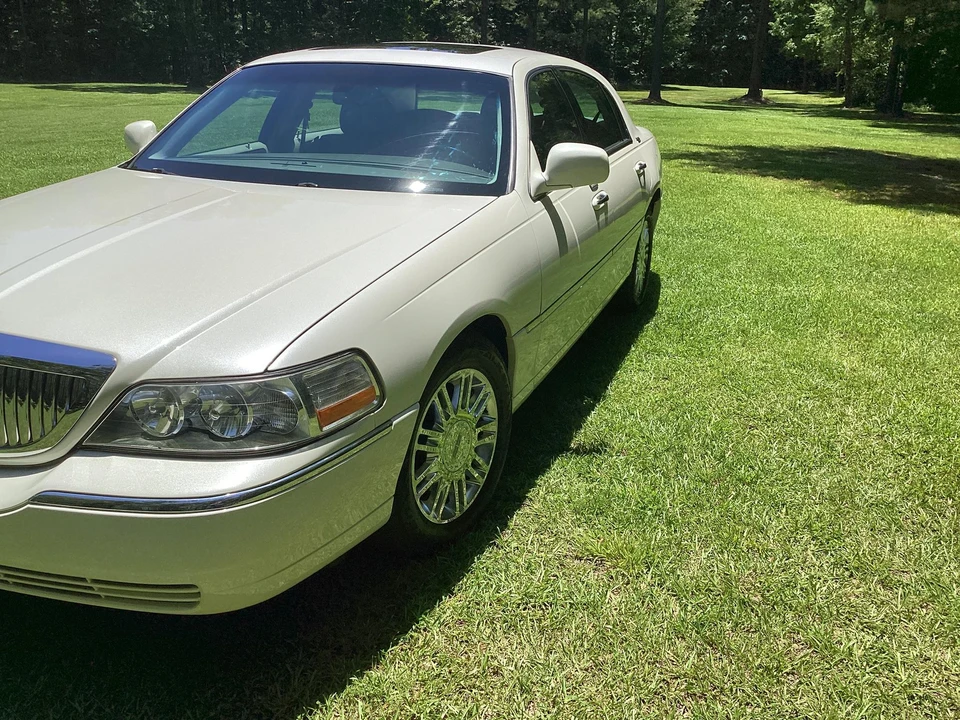 2006 Lincoln Town Car - Image 10 of 31
