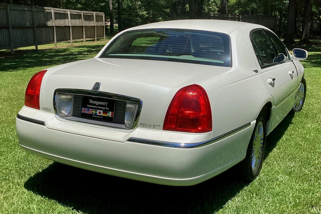 2006 Lincoln Town Car - Image 4 of 31