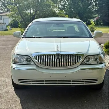 2006 Lincoln Town Car Signature Limited Sedan 4D