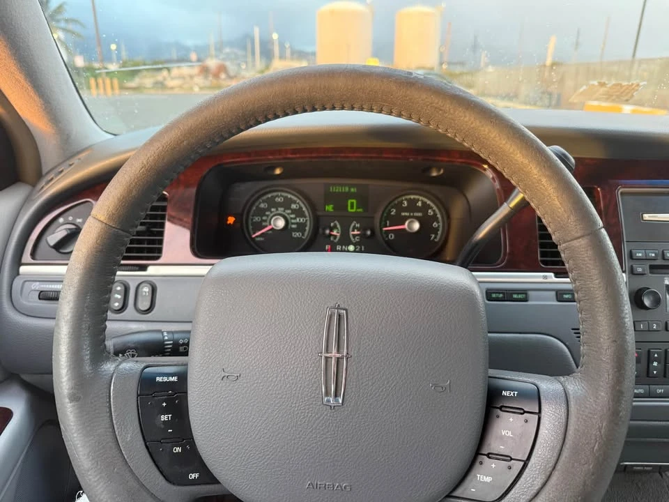 2006 Lincoln Town Car - Image 13 of 19