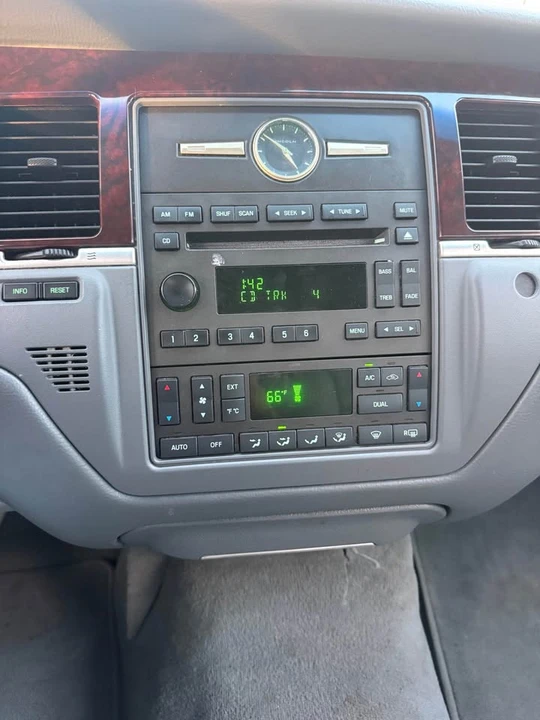 2006 Lincoln Town Car - Image 15 of 19