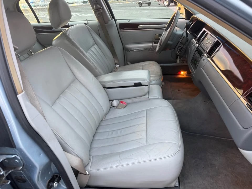 2006 Lincoln Town Car - Image 16 of 19