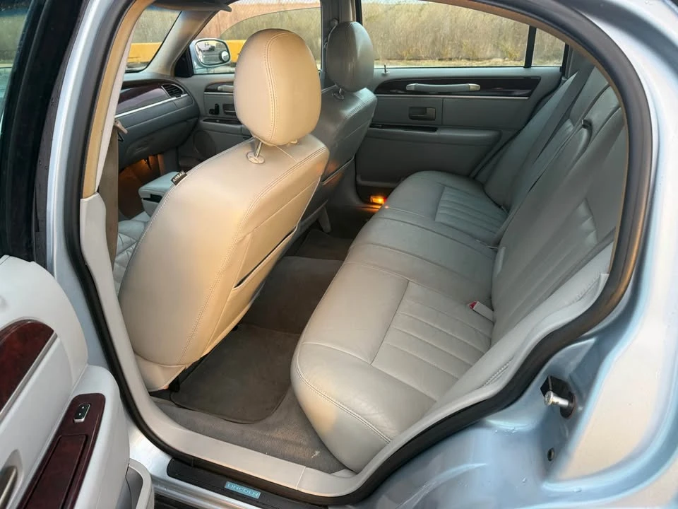 2006 Lincoln Town Car - Image 19 of 19