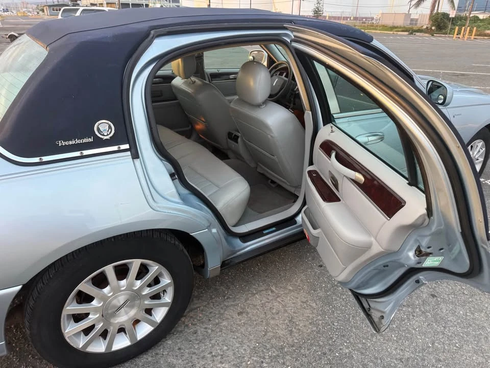 2006 Lincoln Town Car - Image 12 of 19