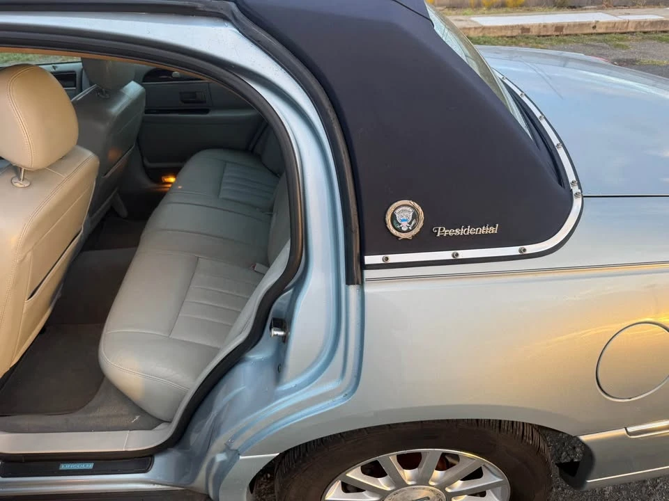 2006 Lincoln Town Car - Image 10 of 19