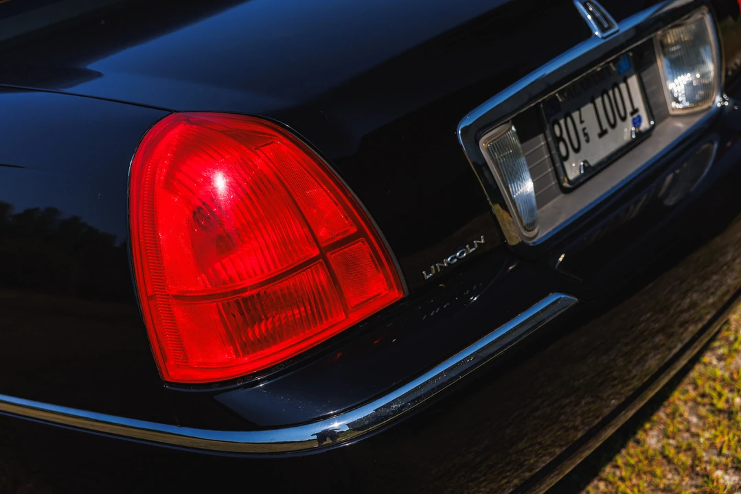 2006 Lincoln Town Car - Image 29 of 31