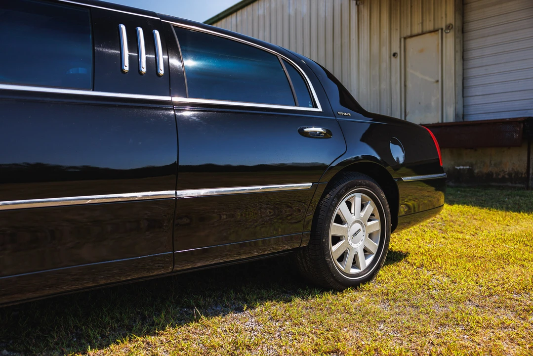 2006 Lincoln Town Car - Image 25 of 31