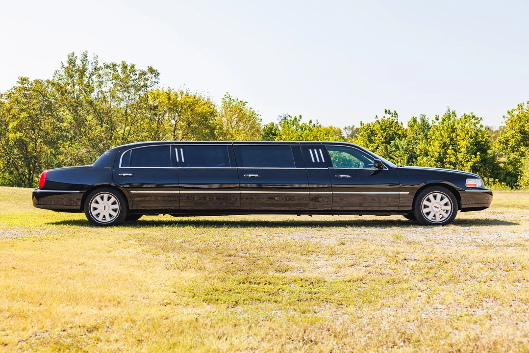 2006 Lincoln Town Car - Image 5 of 31