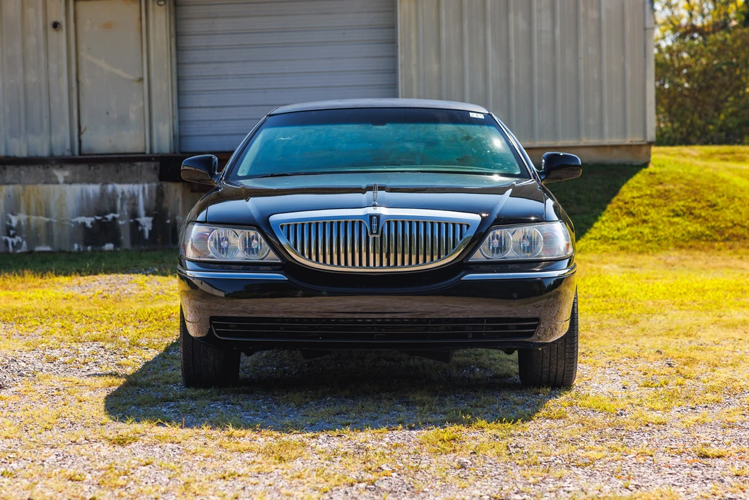 2006 Lincoln Town Car - Image 6 of 31