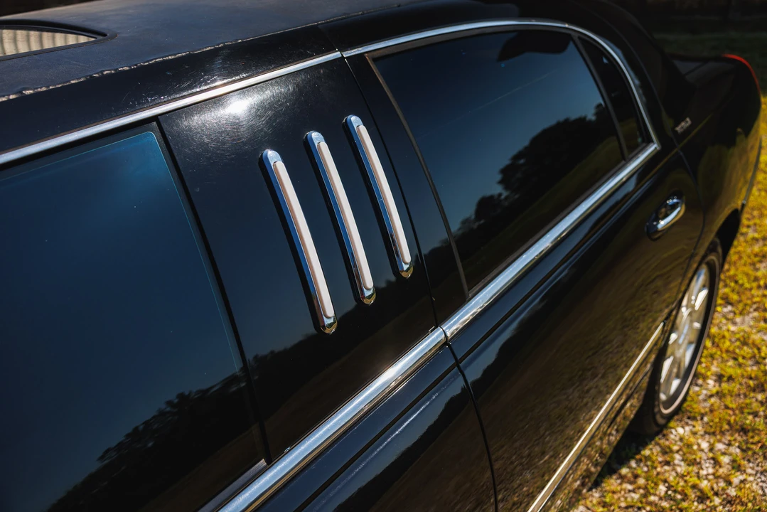 2006 Lincoln Town Car - Image 24 of 31