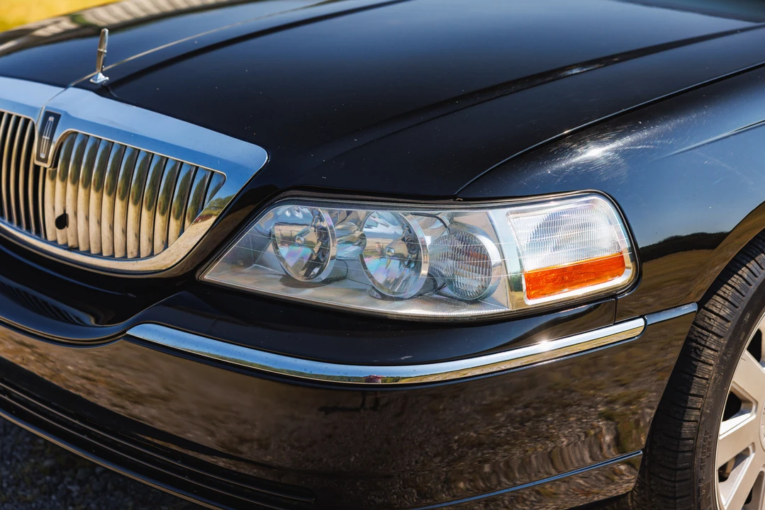 2006 Lincoln Town Car - Image 12 of 31