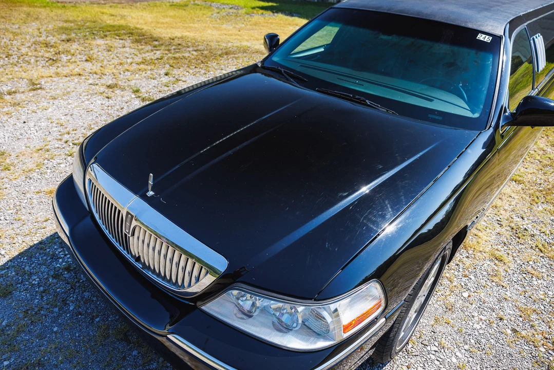 2006 Lincoln Town Car - Image 18 of 31