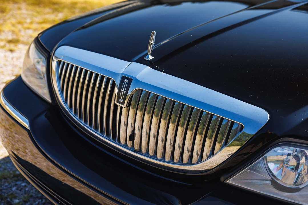 2006 Lincoln Town Car - Image 13 of 31