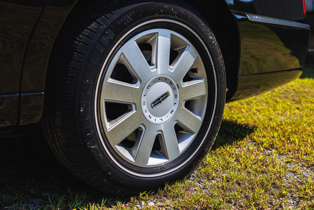 2006 Lincoln Town Car - Image 27 of 31