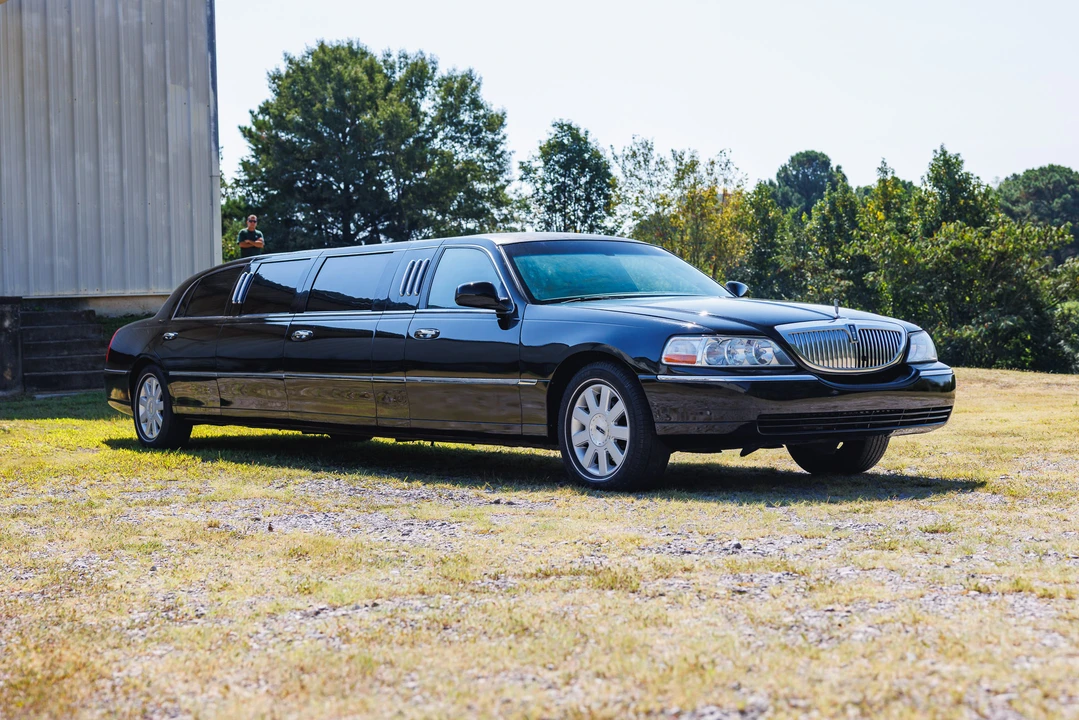 2006 Lincoln Town Car - Image 3 of 31
