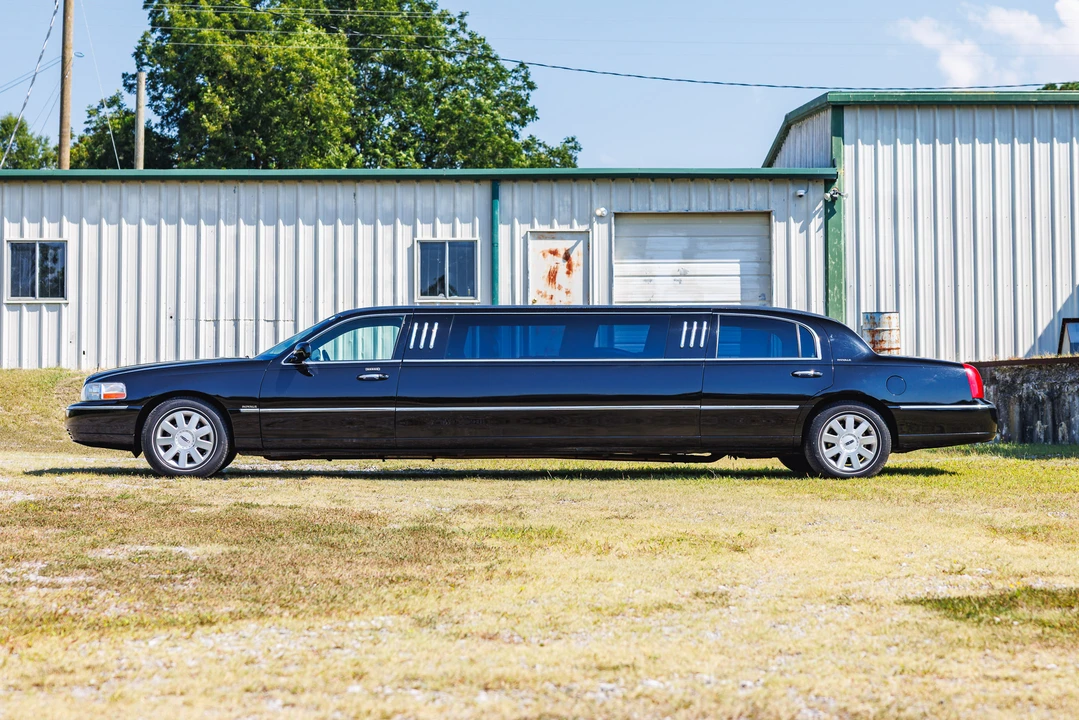 2006 Lincoln Town Car - Image 10 of 31