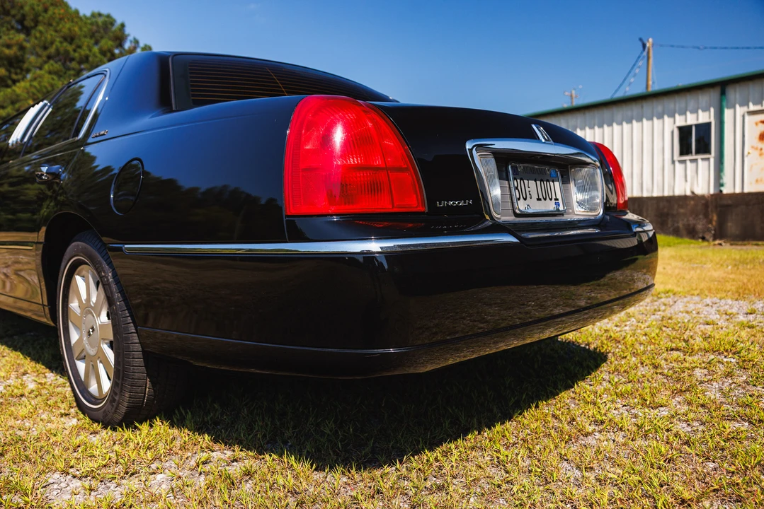 2006 Lincoln Town Car - Image 30 of 31