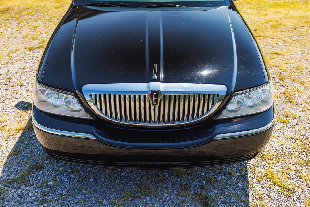 2006 Lincoln Town Car - Image 17 of 31