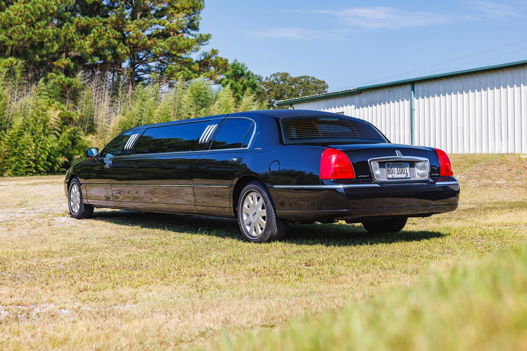 2006 Lincoln Town Car - Image 9 of 31
