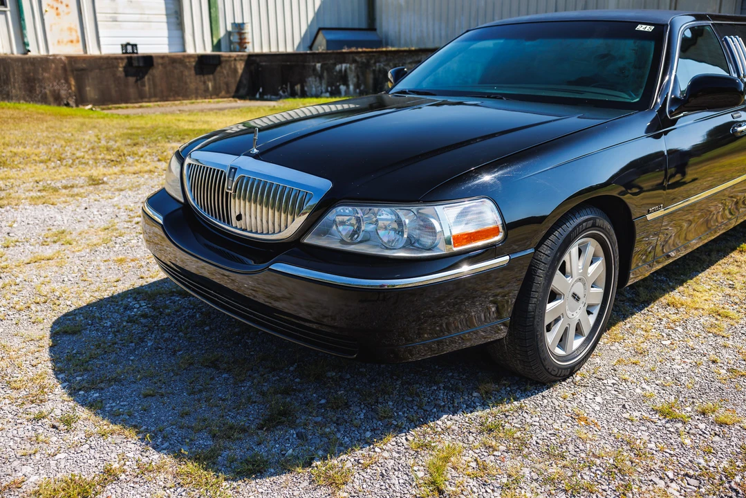 2006 Lincoln Town Car - Image 11 of 31