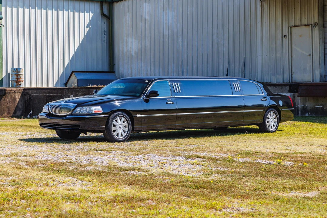 2006 Lincoln Town Car - Image 4 of 31