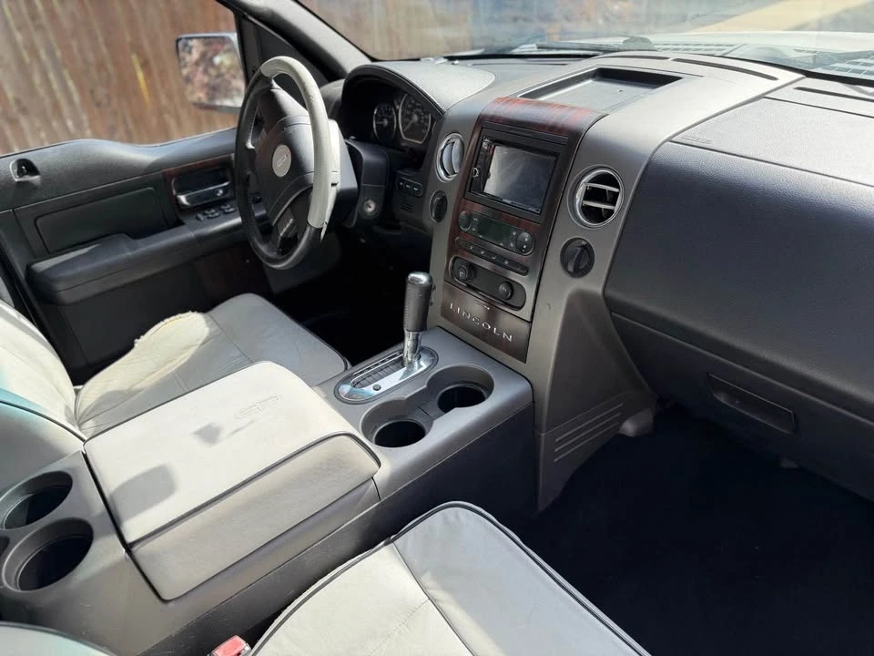 2006 Lincoln Mark LT - Image 2 of 6