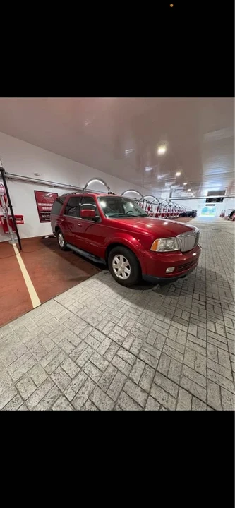 2006 Lincoln Navigator 2nd Gen - Image 2 of 8