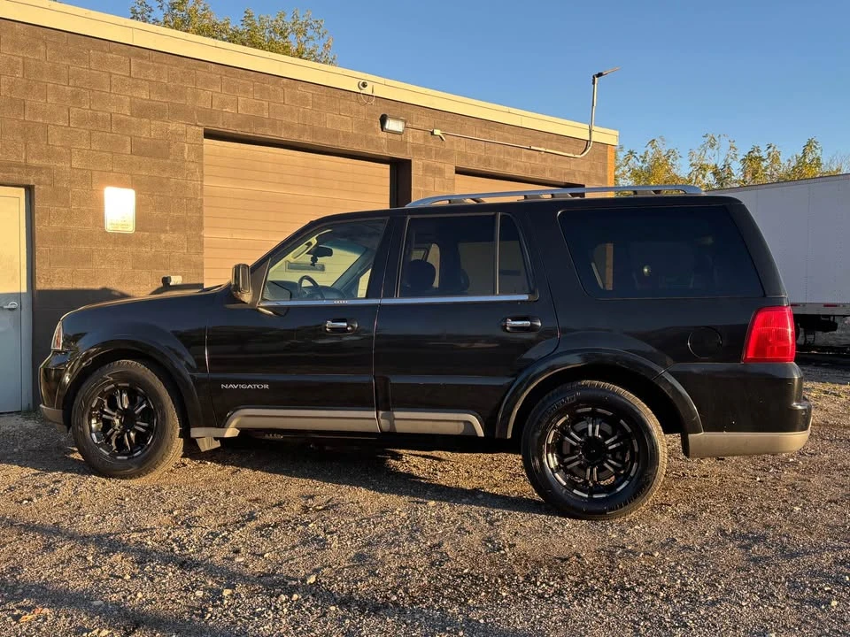 2006 Lincoln Navigator 2nd Gen - Image 2 of 13