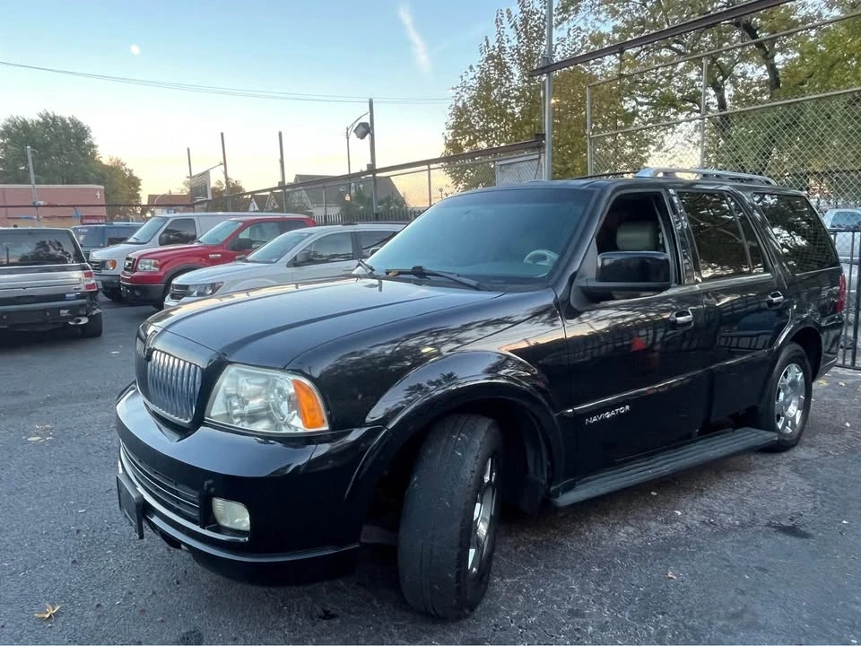 2006 Lincoln Navigator 2nd Gen - Image 2 of 10