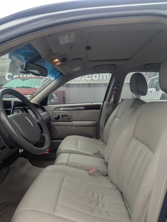 2006 Lincoln Town Car - Image 7 of 11