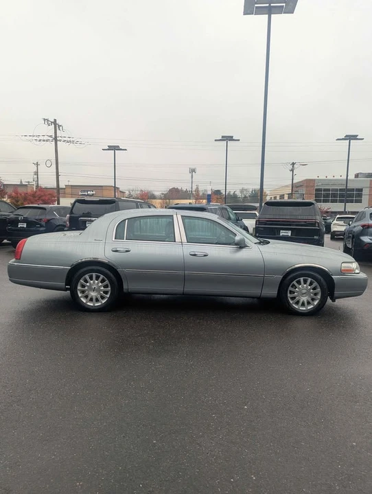 2006 Lincoln Town Car - Image 3 of 11