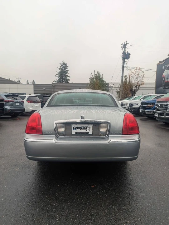 2006 Lincoln Town Car - Image 4 of 11