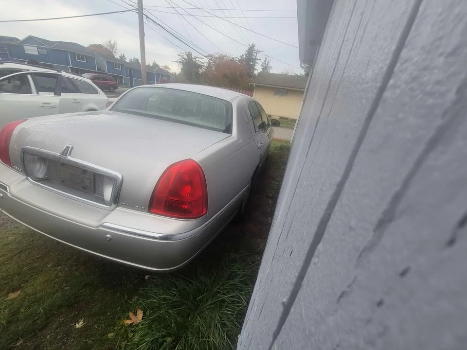 2006 Lincoln Town Car - Image 5 of 7