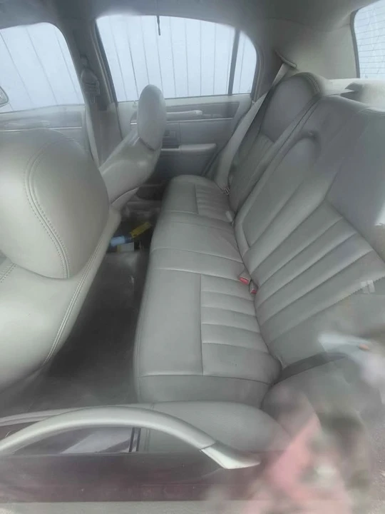2006 Lincoln Town Car - Image 6 of 7