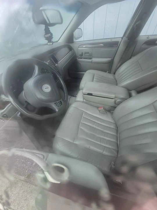 2006 Lincoln Town Car - Image 7 of 7