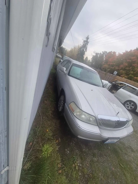 2006 Lincoln Town Car - Image 3 of 7