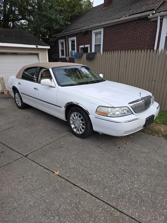 2006 Lincoln Town Car - Image 5 of 12