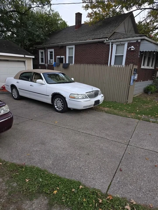 2006 Lincoln Town Car - Image 4 of 12