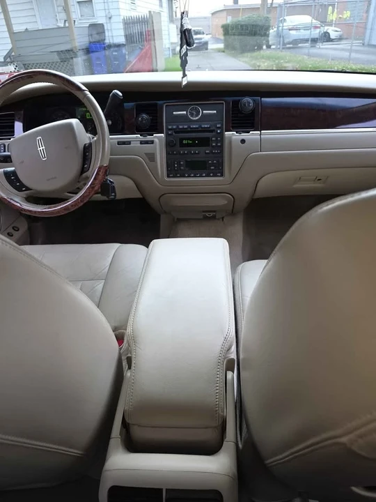 2006 Lincoln Town Car - Image 7 of 12